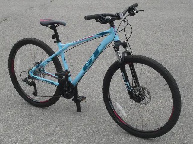 ALMOST NEW 27.5' GT PRO SERIES 24 SPD, DISC BRAKES & SUSPENSION