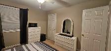 AVAILABLE IMMEDIATELY-LARGE FURNISHEDMODERN ROOM IN SOUTH BARRIE - Photo 4