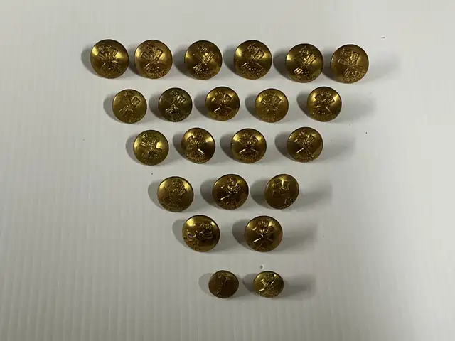 Vintage Canadian military uniform buttons and badges