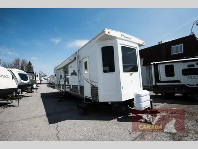 2009 CrossRoads RV Hampton HT38DB