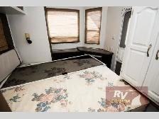 2009 CrossRoads RV Hampton HT38DB - Photo 6