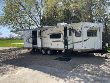 Rockwood Windjammer 30’ camper trailer