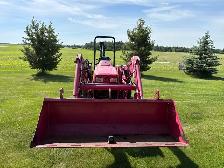 Tractor and Loader - Photo 4