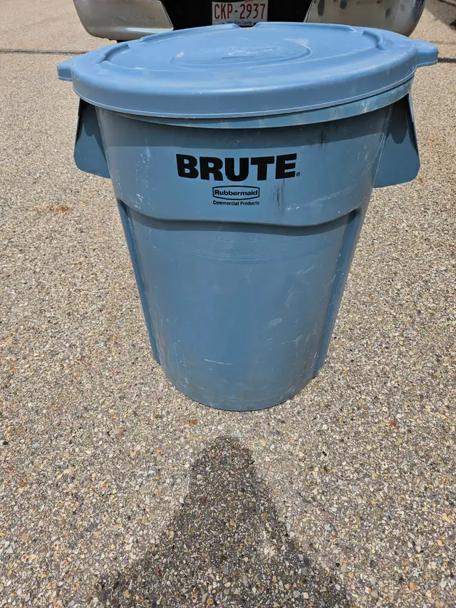 Brute Trash Can, 44 gallon, only used for water, $ 20
