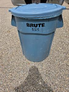 Brute Trash Can, 44 gallon, only used for water, $ 20