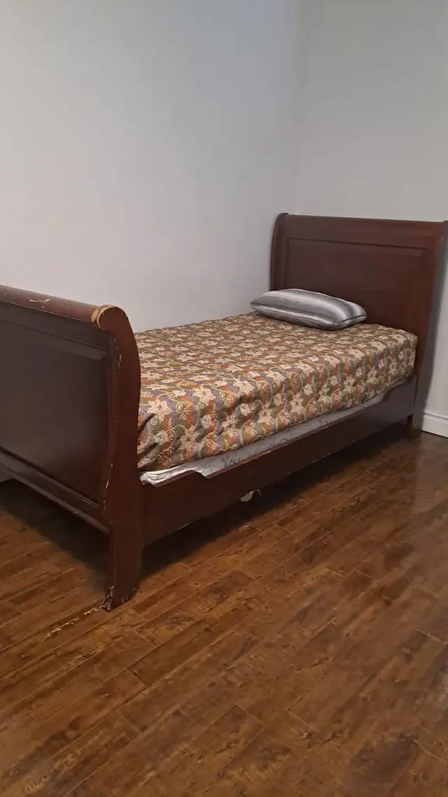 Room for Rent (Females)
