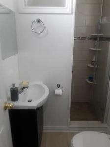 Sharing room for rent with 1 other person (main floor) - Photo 3