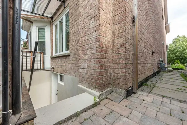 2 Bedroom   1 washroom basement for rent in Richmond Hill