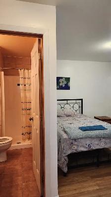 Chambre meublee bain prive-$720-Berri-Uqam-Room w private bath - Photo 3