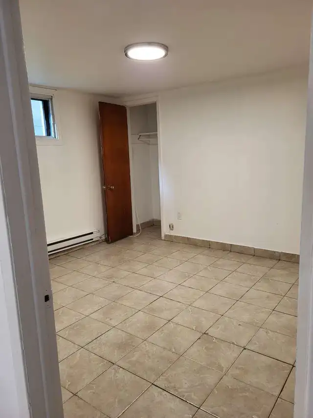 Newly renovated 2-1/2 near Metro Monk