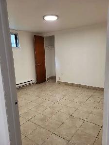 Newly renovated 2-1/2 near Metro Monk