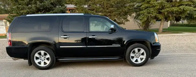 2012 GMC DENALI YUKON XL PKG - AWD - 2 DVD PKG / 7 PASS
