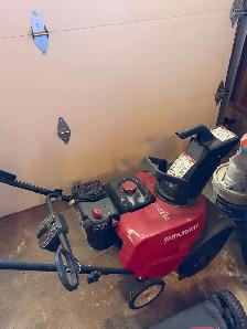 Snow Blower / BRAND NEW