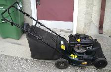 YARDWORKS REAR BAG SELF PROPELLED GAS LAWNMOWER - Photo 2