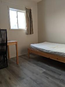 Female, 3rd flr furnished Rooms Parking @York University Village - Photo 6