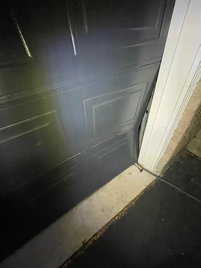 Garage Door Repair Needed  Brampton – Bovaird & Chinguacousy