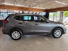 2017 Nissan Rogue FWD 4dr S - Photo 6