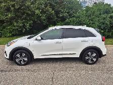 2022 Kia Niro Plug-In EX Premium FWD - Photo 4