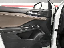 2023 Volkswagen Taos Highline No Accident Leather Panoroof BEATS - Photo 11