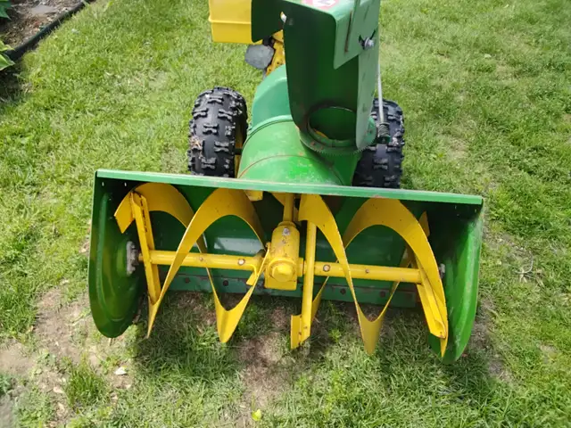 SOUFFLEUSE.    JOHN  DEERE 10X32.