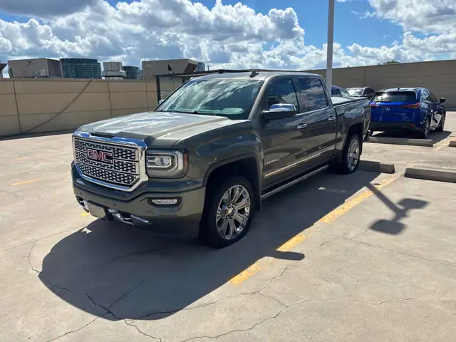 2017 GMC Sierra 1500 4WD Crew Cab 143.5' Denali