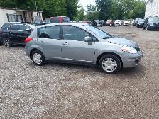 2010 Nissan Versa 5dr HB I4 Auto 1.8 S - Photo 2