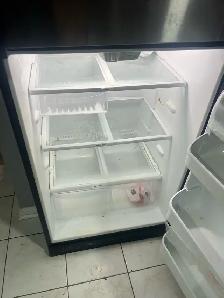 Fridge Not Cooling $50 - Photo 4