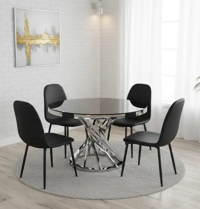 A great sale on stylish dinning set