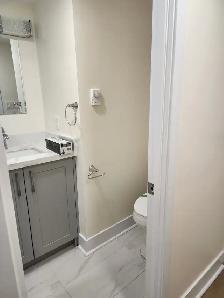 Stunning Modern Apartment – Move-In Ready! - Photo 7