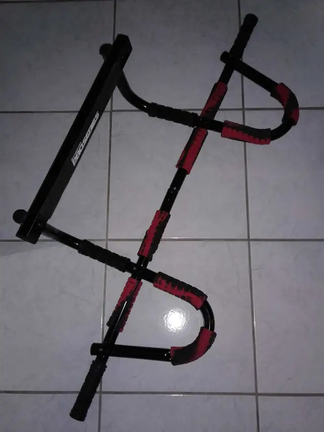 DOORWAY CHINUP / PULLUP BAR - best offer or trade