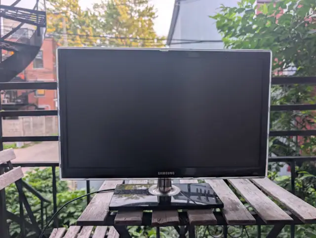 Télévision Samsung 22' avec télécommande