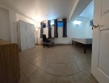 Private&fully furnished bedroom walking distance from University