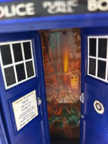 Doctor Who Police Box Table Lamp - Photo 2
