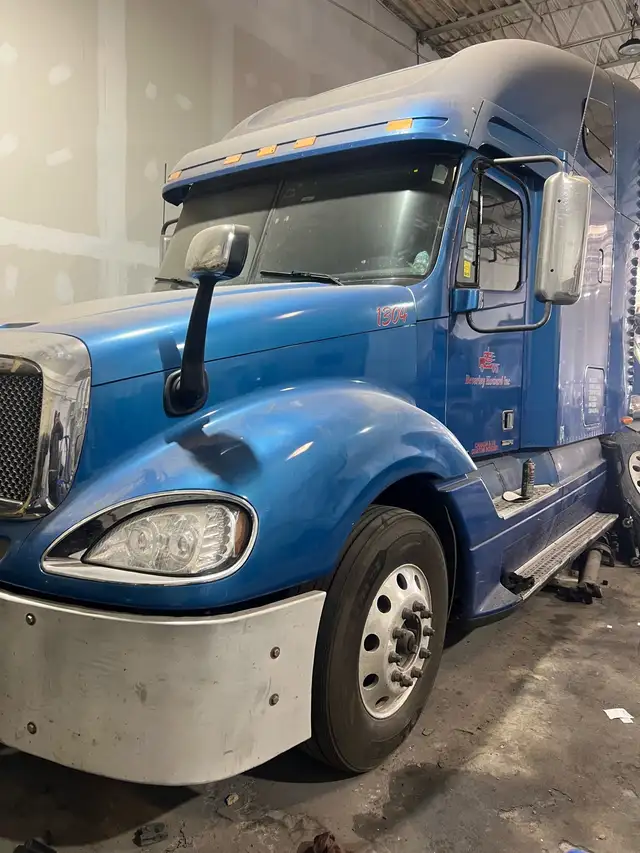 Freightliner Columbia 2003 Truck