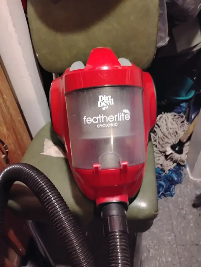 DIRT DEVIL featherlight vacume