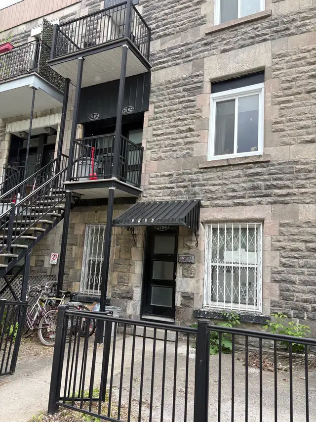 6 1/2 …4 bedrooms…De Lorimier….Private Backyard
