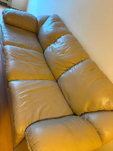 Leather couch - Photo 2