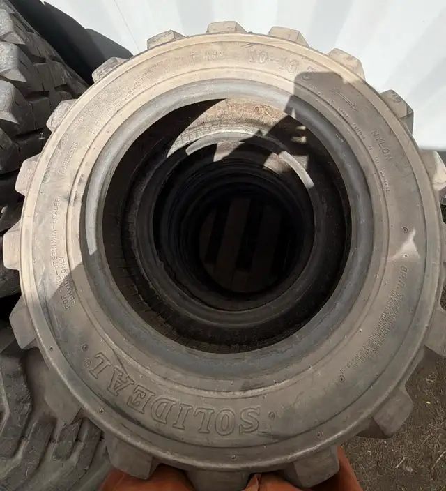 Skidsteer Solideal - 10-16.5