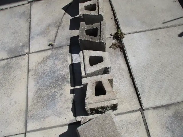 Retaining wall blocks