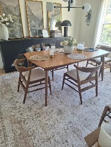 Dining Room Table Set for Sale – Excellent Condition