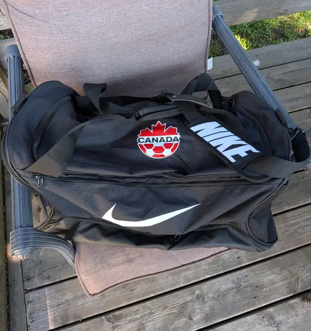 NEW Nike Soccer World Cup Team Canada duffle bag