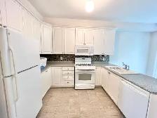 3 BED   3 BATH TOWNHOUSE IN THORNHILL - Photo 4