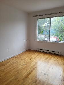 Grand 5 1/2 Lumineux – 3e Étage  Laval Disponible Maintenant now - Photo 2