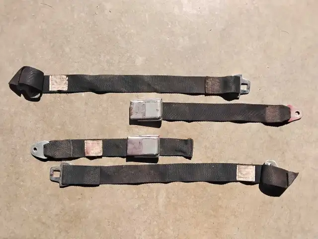 Datsun 510 pièces ceinture de sécurité genuine seat belt.