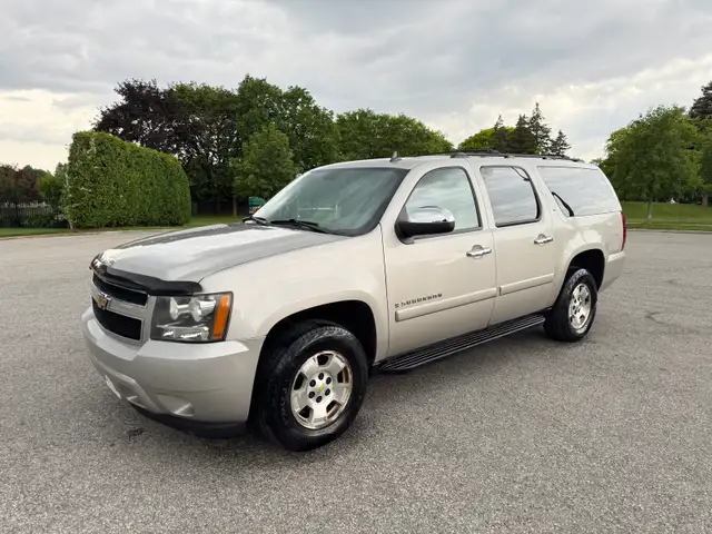 2009 Chevrolet Suburban LT Loaded 4X4