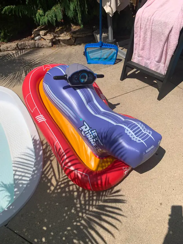 Jet Runner Electric Float