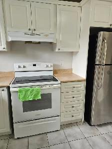 3 bedroom, 1.5 bath condo with parking - Photo 5