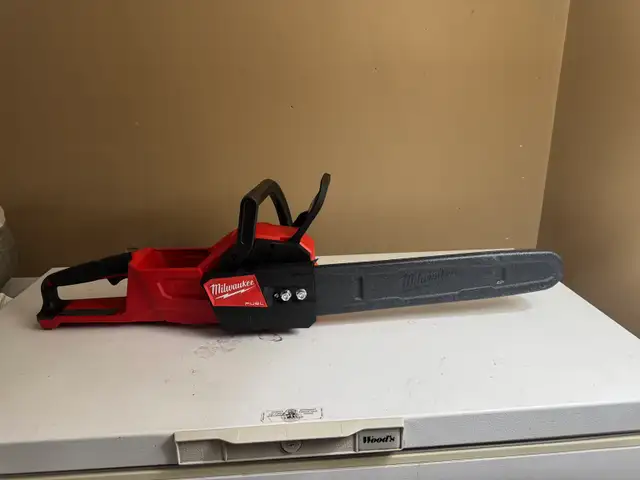 Milwaukee 16' Chainsaw