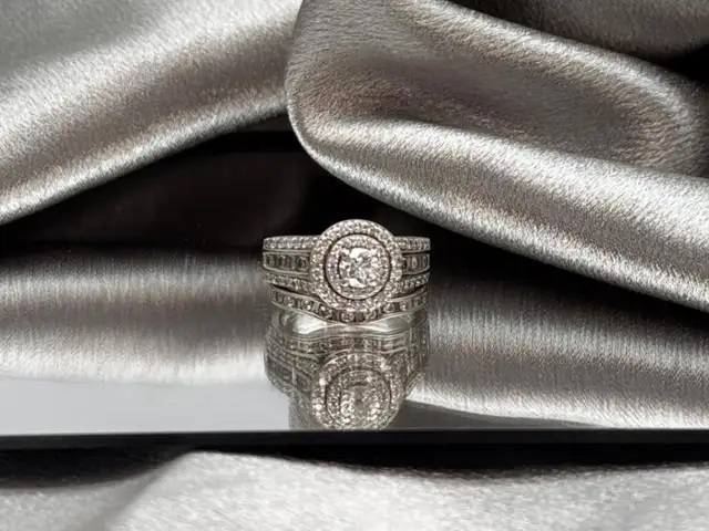 14KT White Gold Diamond Ring & Matching Band $2,975