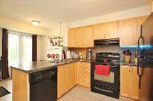 Room in 2-bedroom condo for rent - Photo 6